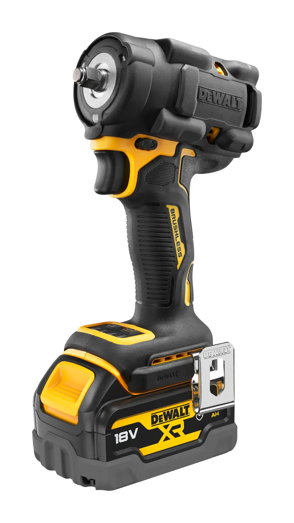 Et trådløst DEWALT elektroverktøy, spesifikt en 18V børsteløs muttertrekker, vist i svart og gult med synlig batteripakke og metallbelteklips.